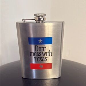 “Don’t Mess with Texas” Flask-NWT